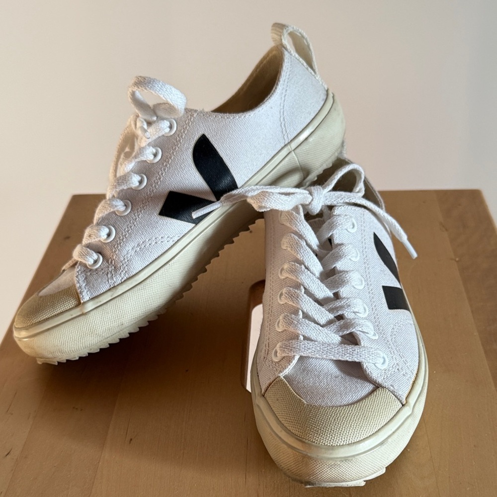 Veja White and Cream Women's Sneakers